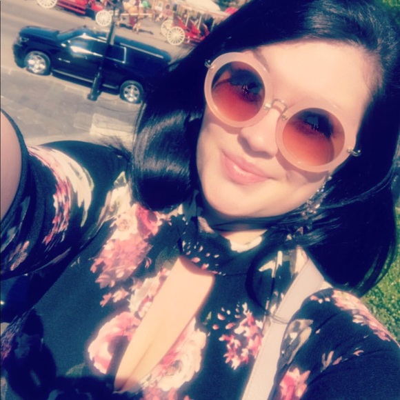 Accessories - Round sunnies
